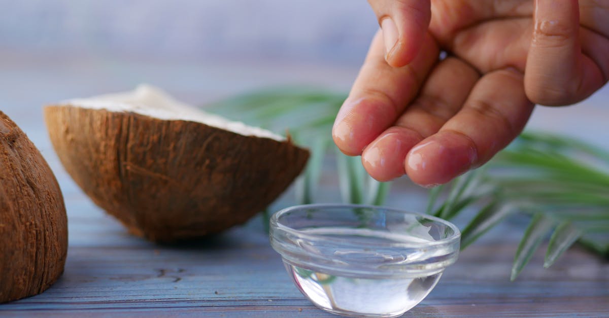 découvrez les bienfaits de l'huile de coco pour un blanchiment naturel des dents, une méthode efficace et respectueuse de votre sourire.
