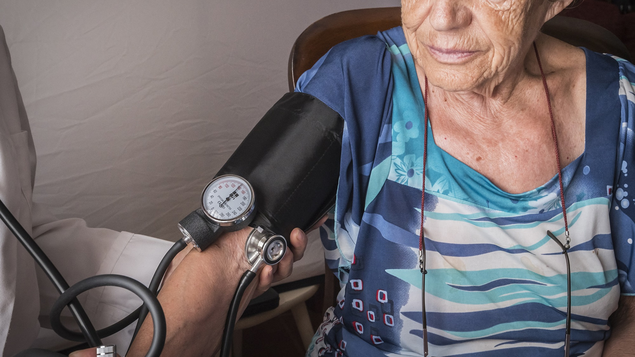 découvrez comment lire votre tension artérielle en 2025 avec des conseils pratiques et les dernières technologies pour surveiller efficacement votre santé cardiovasculaire.