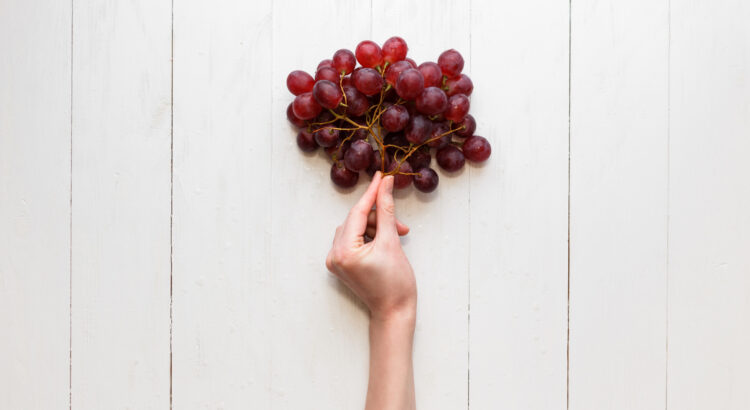 découvrez les méfaits potentiels du raisin sur la santé, ses effets secondaires et les précautions à prendre lors de sa consommation.