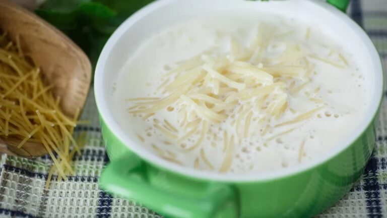 découvrez l'origine et la signification de l'expression « soupe au lait », une expression française riche en histoire et en couleurs.
